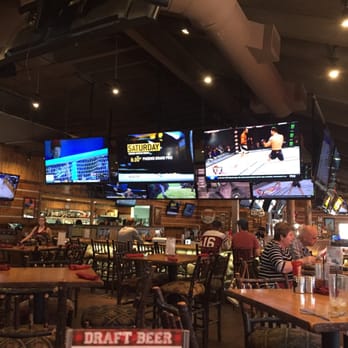 Twin Peaks - Lots of TV's. - New American Near Me - San Angelo, Texas