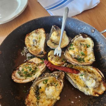 Pier 6 - Hot blooded oysters - Seafood Near Me - San Leon, Texas