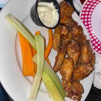 Taps Brewhouse - Chicken wings - Pubs Near Me - Niagara Falls, Ontario Taps Brewhouse - Chicken wings - Pubs Near Me - Niagara Falls, Ontario