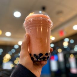 Strawberry slush with boba