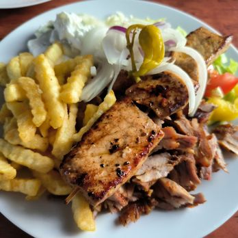 Oldenstädter Grillhaus - Nr. 18 - - " Bauernteller" : 1 Souflaki, Gyros, Tzatziki & Beilagen. - Restaurants Near Me - Uelzen, NI Oldenstädter Grillhaus - Nr. 18 - - " Bauernteller" : 1 Souflaki, Gyros, Tzatziki & Beilagen. - Restaurants Near Me - Uelzen, NI