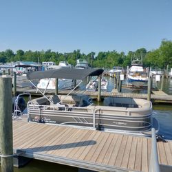 Kingfish Boat Rentals - 8-person pontoon boat rental