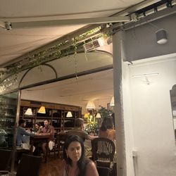 Max - Dining area