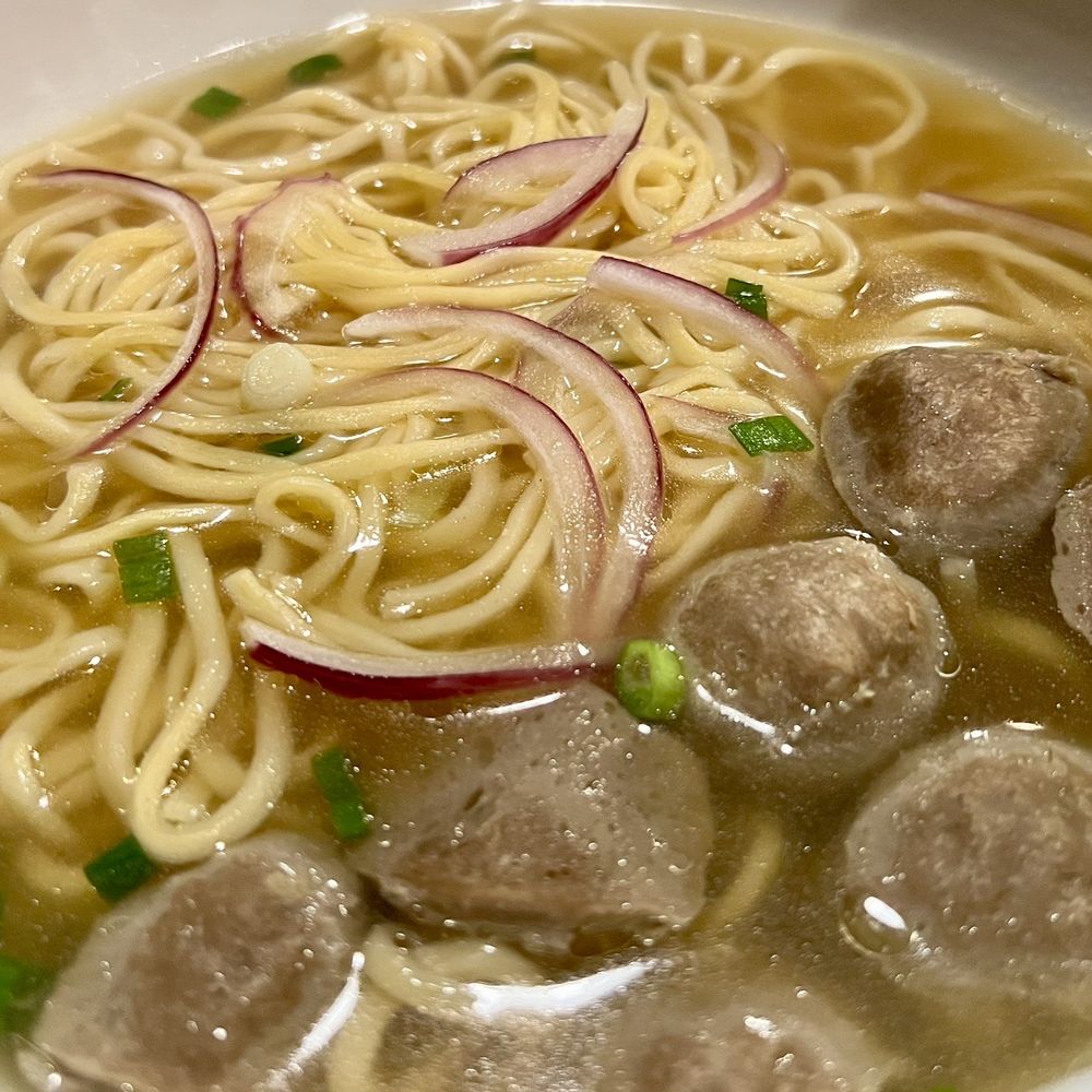 Pho' with Egg Noodles and Meatballs Pho' with Egg Noodles and Meatballs