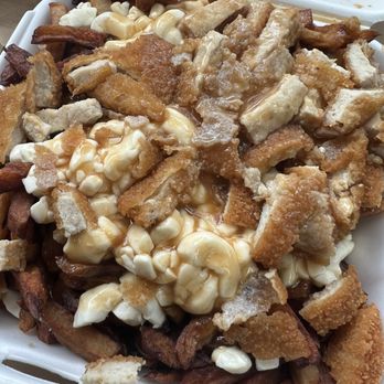La Banquise - chicken poutine - Poutineries Near Me - Montreal, Quebec