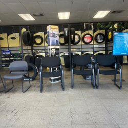 Co-Op City Tire & Auto - Inside "waiting area"