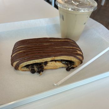 La Belle French Bakery - Pain Suisse and iced latte - Bakeries Near Me - Broomfield, Colorado La Belle French Bakery - Pain Suisse and iced latte - Bakeries Near Me - Broomfield, Colorado