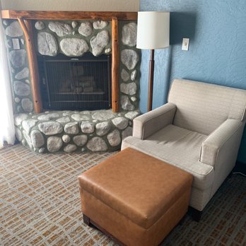 Holiday Inn The Lodge at Big Bear Lake - Fireplace was perfect - Big Bear, CA
