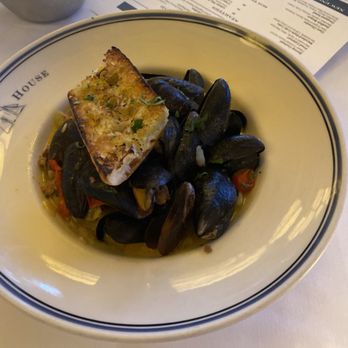 Harbor House - Steamed Mussels - Seafood Near Me - Milwaukee, Wisconsin
