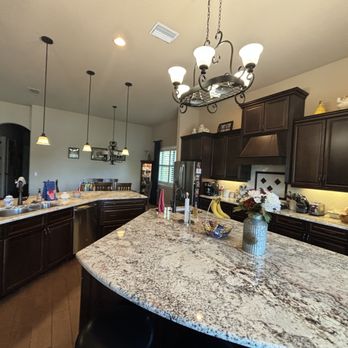 Hailey Marie's Cleaning Services - Sparkling clean kitchen - Home Cleaning Near Me Hailey Marie's Cleaning Services - Sparkling clean kitchen - Home Cleaning Near Me