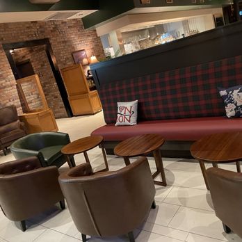 Bear & Crown - Cozy seating - Pubs Near Me - Sacramento, California