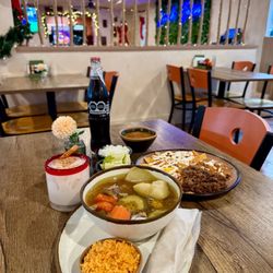 Post-Christmas cravings, pre-New Year's plans.
Caldo de Res, Chilaquiles, RonChata Canela & a classic Mexican Coke... for the "in-between