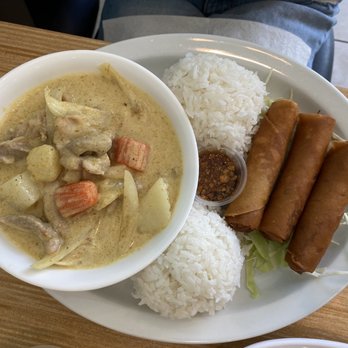 Supa Thai - Yellow curry and spring roll lunch combo - Thai Near Me - Kapolei, Hawaii Supa Thai - Yellow curry and spring roll lunch combo - Thai Near Me - Kapolei, Hawaii