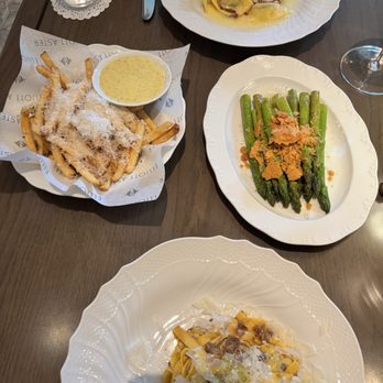 Elliott Aster - Beef cheek tortellini, Parmesan French fries, asparagus, Tagliatelle Bolognese - New American Near Me - St. Petersburg, Florida Elliott Aster - Beef cheek tortellini, Parmesan French fries, asparagus, Tagliatelle Bolognese - New American Near Me - St. Petersburg, Florida