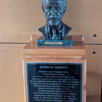 Henry M Jackson Memorial Visitor Center - Hiking Near Me - Ashford, Washington