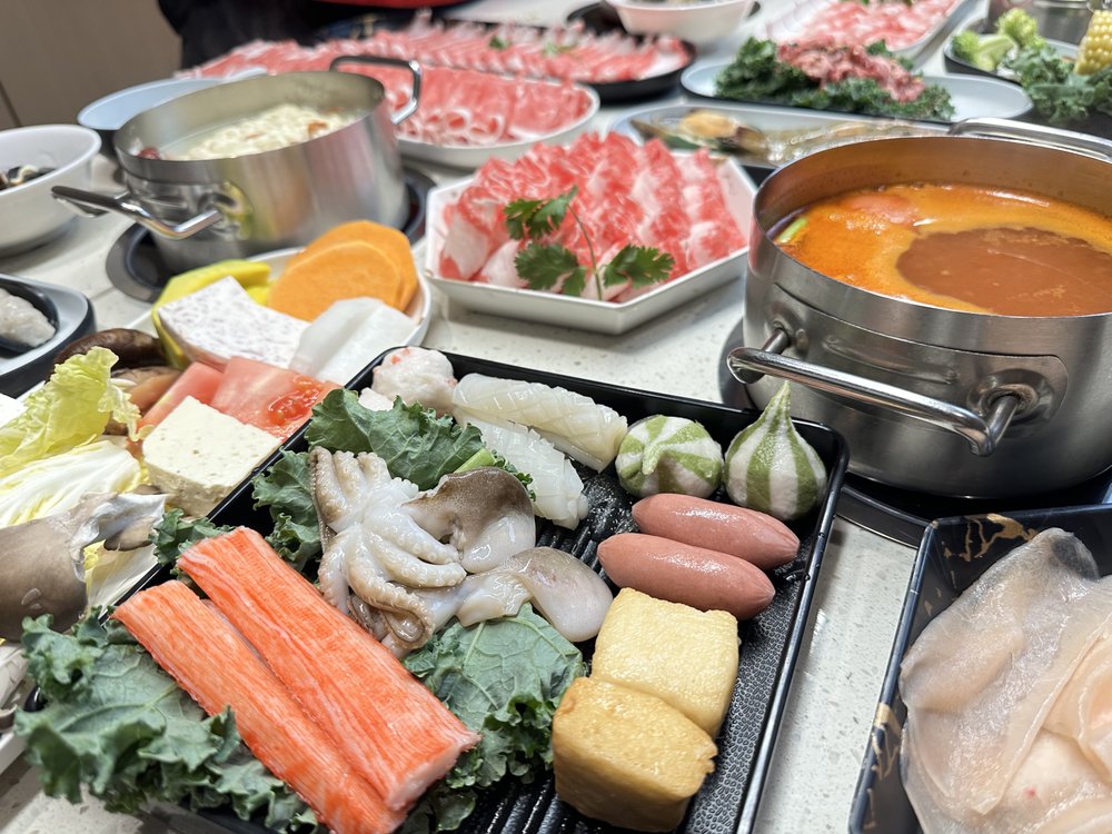 HOT N ROLL HOT POT Updated October 2024 347 Photos & 206 Reviews