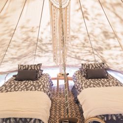 Wayward Glamping - Details of the happy Glamper package with 2 twin beds
