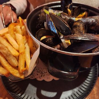 Le Bistroquet - Moules frites - French Near Me - New York, New York Le Bistroquet - Moules frites - French Near Me - New York, New York