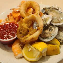 Flaming Grill & Supreme Buffet - Oysters, shrimp, sushi, calamari, YUM!