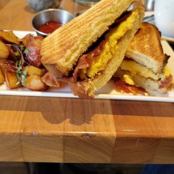 Goodall's Kitchen - New American Near Me - Austin, Texas