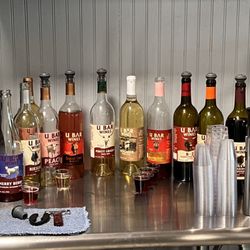 Texas Winos - U Bar Winery The owner and his staff of 1 are passionate about the wines and great hosts!