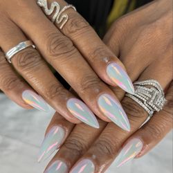 Spotlight Lashes & Nails