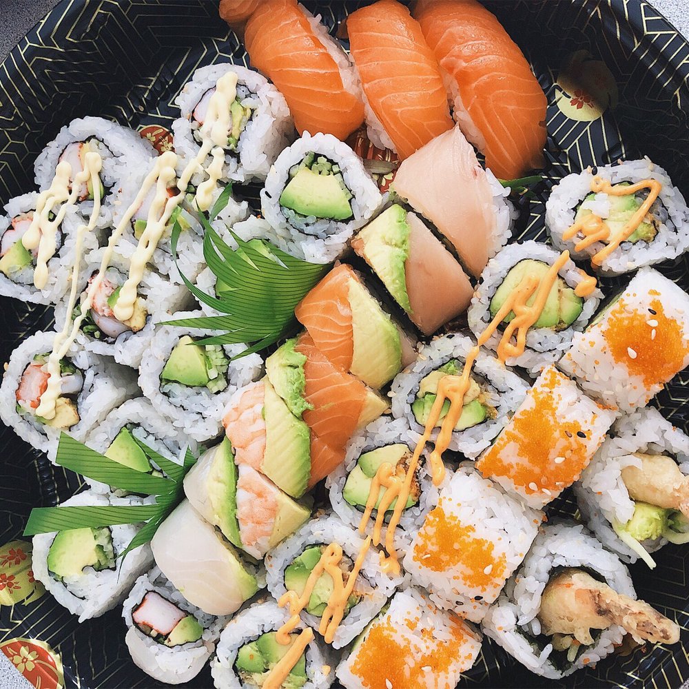 Maki Combo A5 & F1 Salmon Sushi Maki Combo A5 & F1 Salmon Sushi