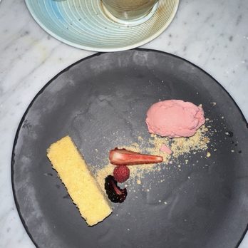 Casa 46 - Panecito de elote con nieve de fresa! - French Near Me - Mazatlán, SIN