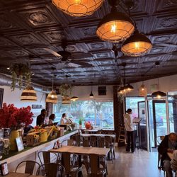 Summer And Autumn Cafe - Dining room