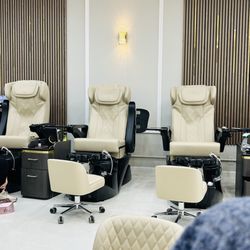 QT Nails Spa - Pedi chairs were really comfortable.