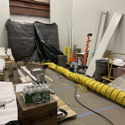 Renewed Renos - ROCKLAND COUNTY
CONTAINMENT AREA
SAW CUTING & CHOPPING UP A FLOOR