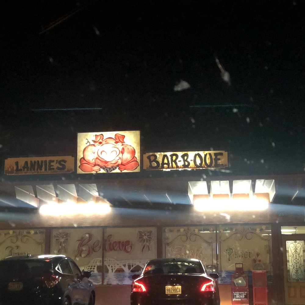 Lannie's Bar-B-Q - Goo get this Mitches... - Barbeque Near Me - Selma, Alabama