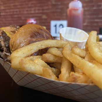 Tor Brewing - Smash burger - Breweries Near Me - Wichita, Kansas