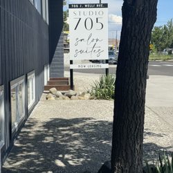 The Esti Spot - 705 S Wells Ave #108