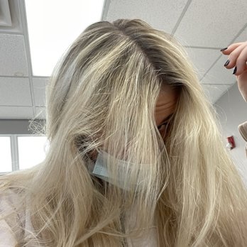 BJ Grand Salon & Spa - Before photo, grown out roots and dry hair. - Massage Near Me - Springfield, Illinois