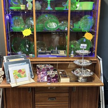 Shasta Antique Mall - Uranium and Vaseline glass. - Antiques Near Me - Redding, California Shasta Antique Mall - Uranium and Vaseline glass. - Antiques Near Me - Redding, California