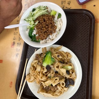 Henan Feng Wei 河南風味 - Chicken sauce lomein - Chinese Near Me - Flushing, New York Henan Feng Wei 河南風味 - Chicken sauce lomein - Chinese Near Me - Flushing, New York