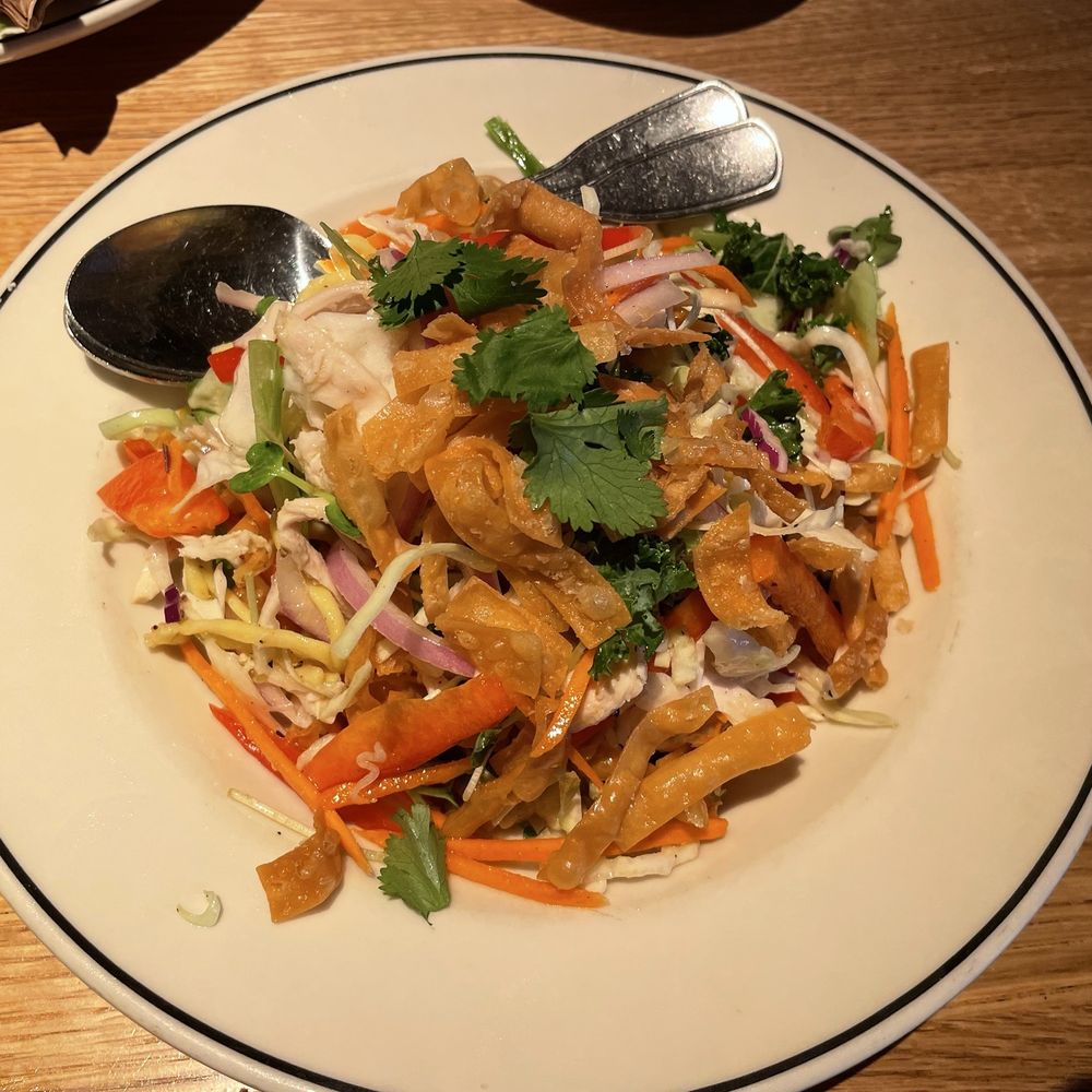 Laurel Grill - Asian chicken salad 3/5 - American Near Me - Culver City, California Laurel Grill - Asian chicken salad 3/5 - American Near Me - Culver City, California