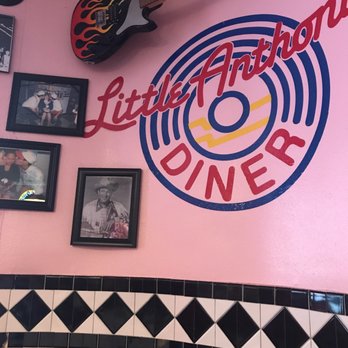 Little Anthony's Diner - Booth 50s  diner decor - American Near Me - Tucson, Arizona