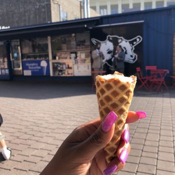 Humphry Slocombe - Oakland - Tahitian Vanilla Ice Cream cone - Desserts Near Me - Oakland, California