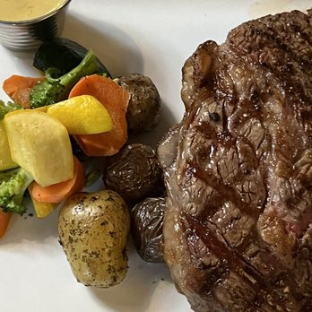 Jackalope's Bar and Grill - American Near Me - Fish Camp, California