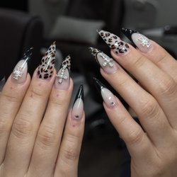 Haus of Nails & Lashes - Acrylics design full set