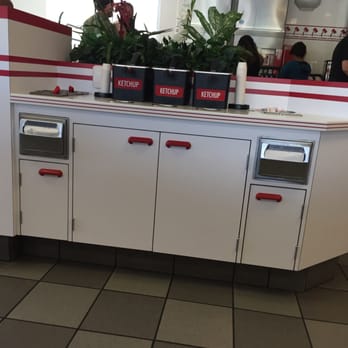 In-N-Out Burger - Ketchup and green chilies - Burgers Near Me - Cabazon, California In-N-Out Burger - Ketchup and green chilies - Burgers Near Me - Cabazon, California