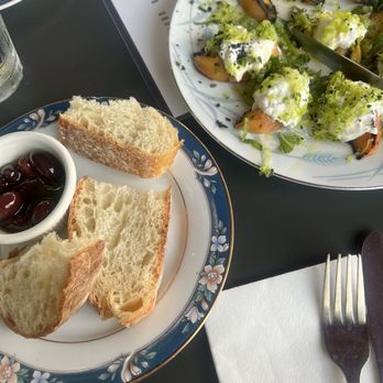 Uliveto - House bread and grilled peaches and burrata - Mediterranean Near Me - Richmond, Virginia
