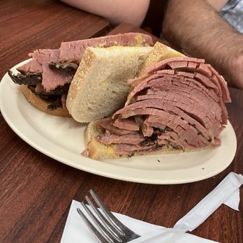 Lester's Deli - Delis Near Me - Outremont, Quebec