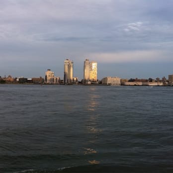 East River Park - The views were so pretty - Parks Near Me - New York, New York East River Park - The views were so pretty - Parks Near Me - New York, New York