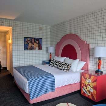 Graduate by Hilton Cincinnati - The hotel and my room. Clean room! - Hotels Near Me - Cincinnati, Ohio Graduate by Hilton Cincinnati - The hotel and my room. Clean room! - Hotels Near Me - Cincinnati, Ohio