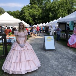 Helena Ampitheater - Helena Belles welcoming us to the Farmer's Market.