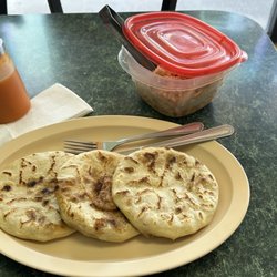 The Mix BBQ and Salvadoreno - 3 pupusas / Revueltas. Curtido and Salsa