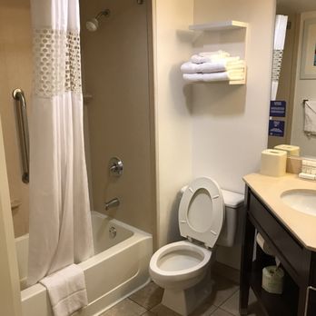 Hampton Inn Los Angeles/Carson/Torrance - Bathroom - Hotels Near Me - Carson, California Hampton Inn Los Angeles/Carson/Torrance - Bathroom - Hotels Near Me - Carson, California